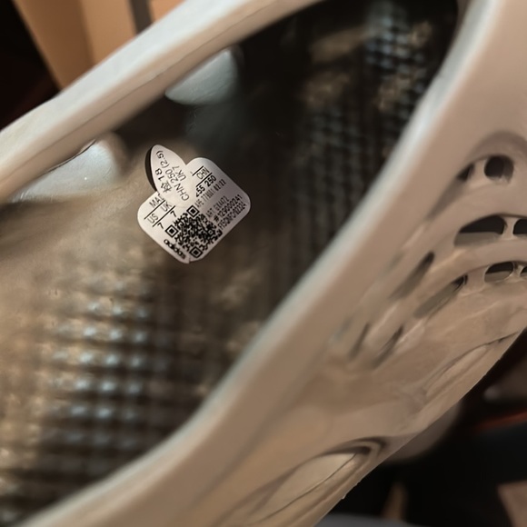 2022 Yeezy Foam Runner ‘Stone Sage’ - Picture 6 of 10